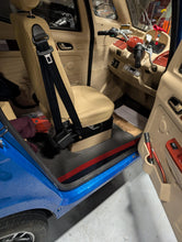 Load image into Gallery viewer, GIO ALL WEATHER ENCLOSED SCOOTER